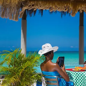 https://legends-beach-resort.greaterantilleshotels.net